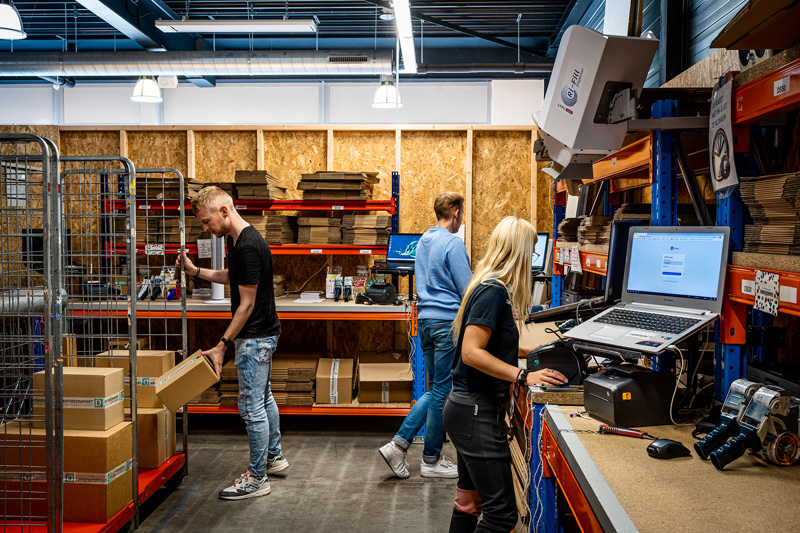Bedrijfsfotografie-14-800x533 Magazijn - inpakstations